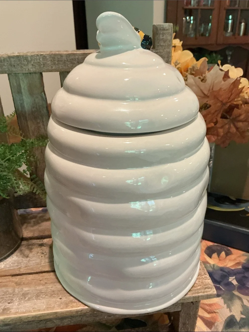 EUC - Rae Dunn BEE KIND Beehive Canister